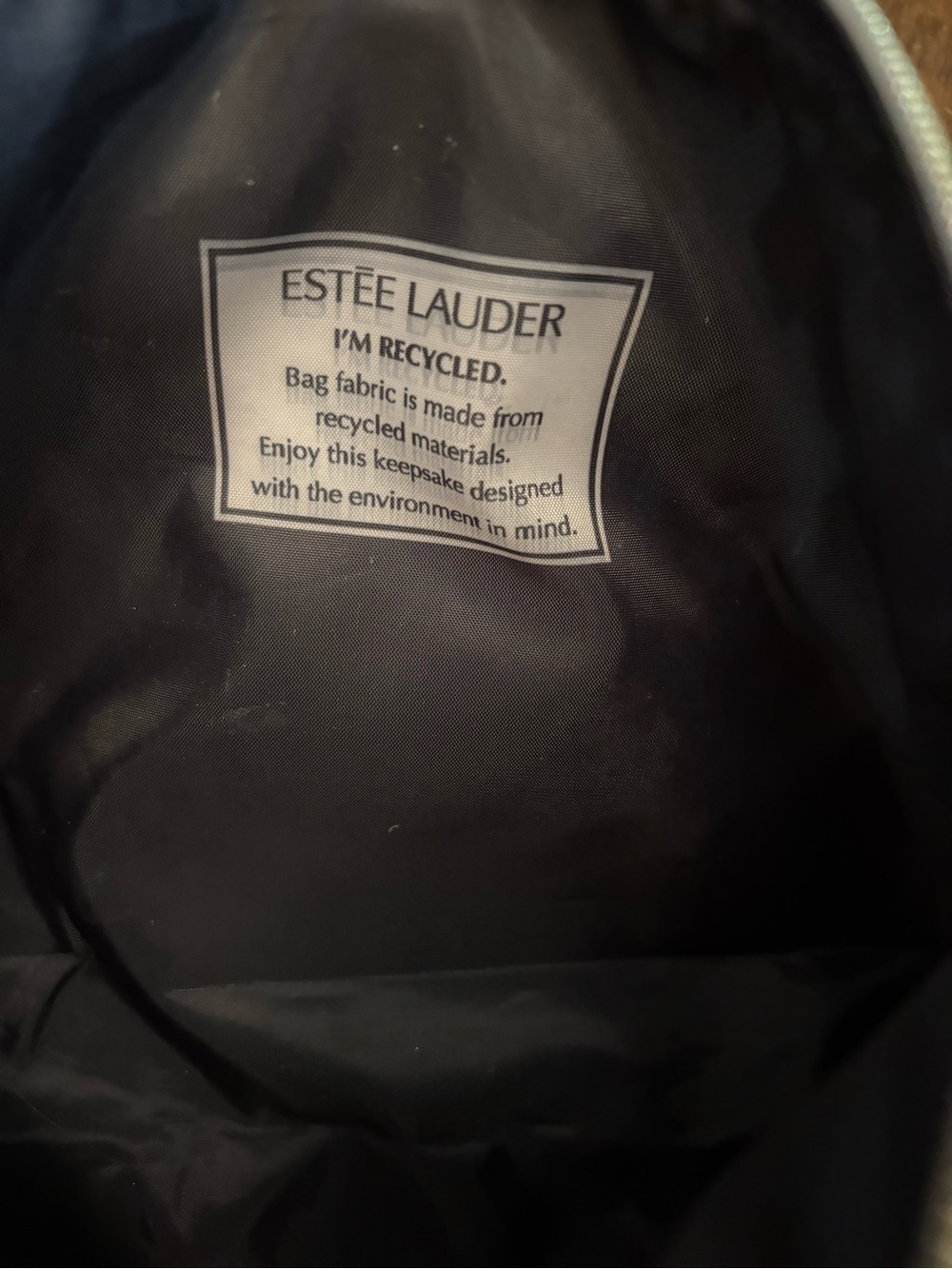 2 make up bags- Estée Lauder Patterned Multicolor Zip Pouch & NWT Ultra bag - Picture 5 of 7